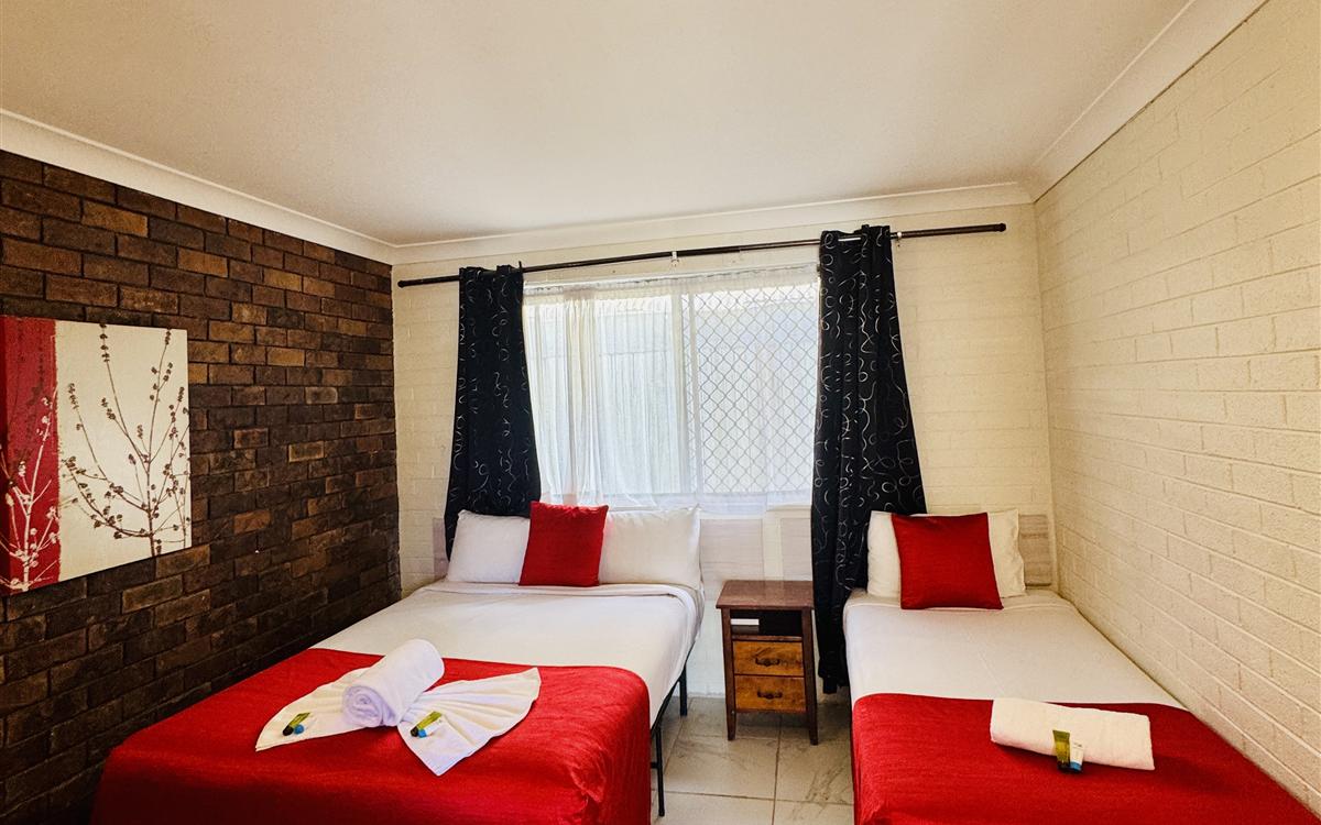 Family Room bedroom at Arabella Motor Inn