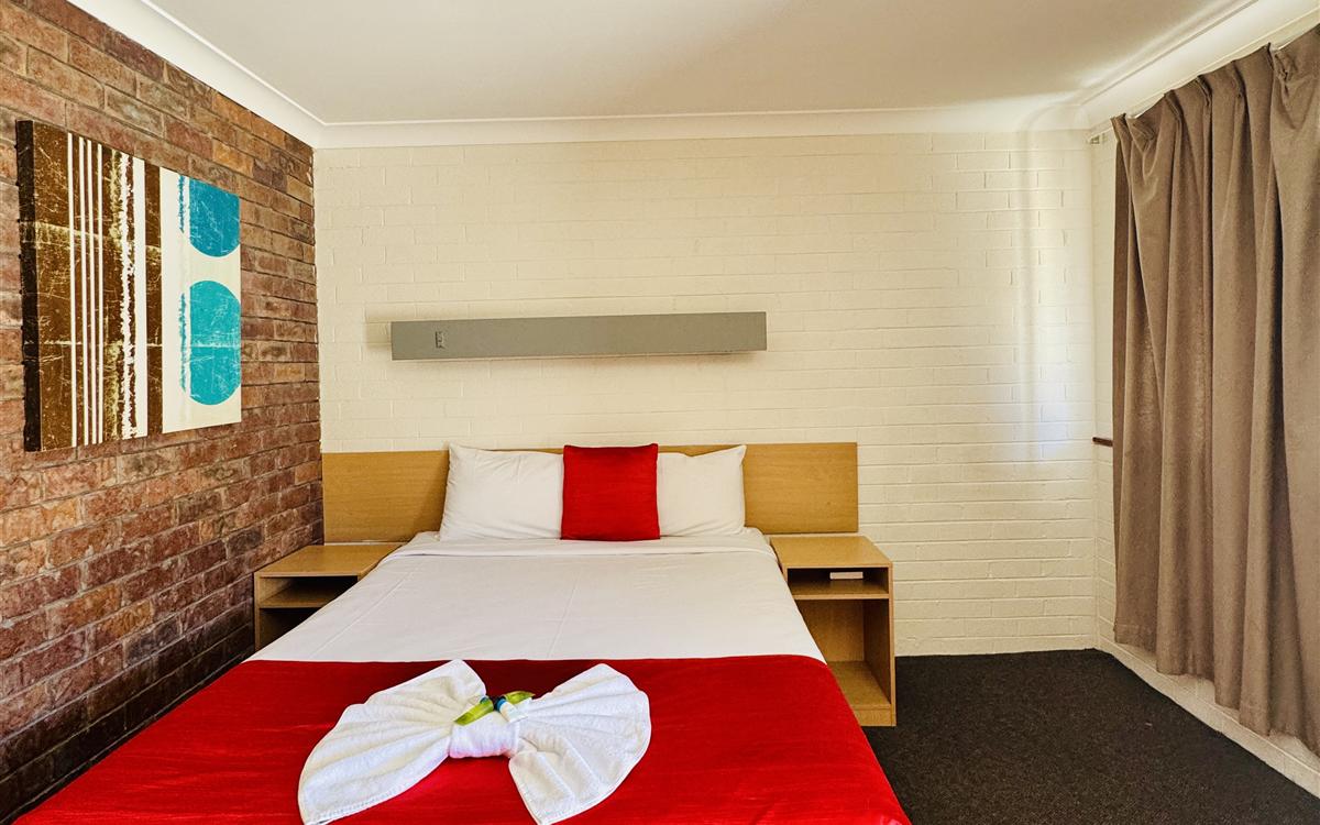 Queen bedroom with red accents